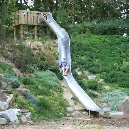 Schlossberg Mit Kostenloser Nutzung Von Bus Und Bahn Sowie Kostenlosem W-lan Holiday home *
